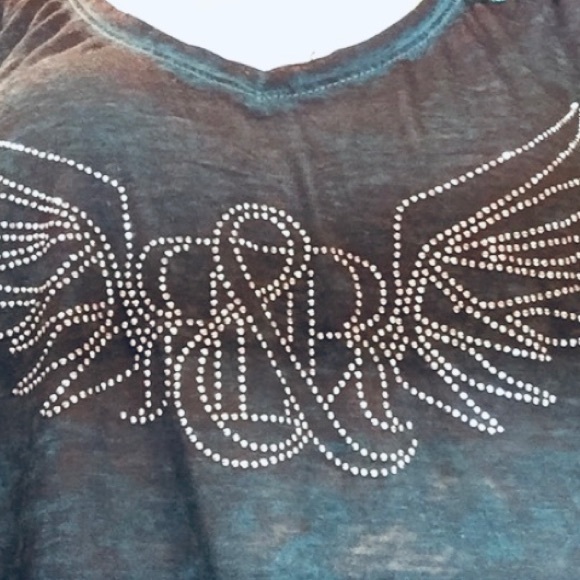 💫ROCK & REPUBLIC~VNECK T~SHIRT~SZ MEDIUM💫 - Picture 3 of 5